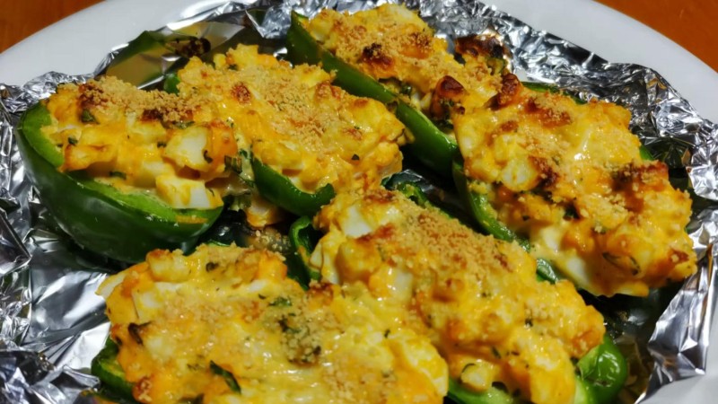 bell pepper with egg and cheese